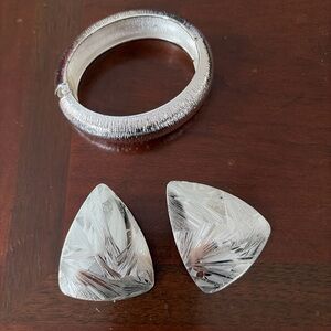 Silver tone jewelry set